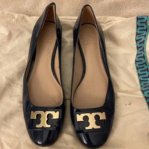 Tory Burch Navy Patent Gold Logo 1 Inch Heel Flats
